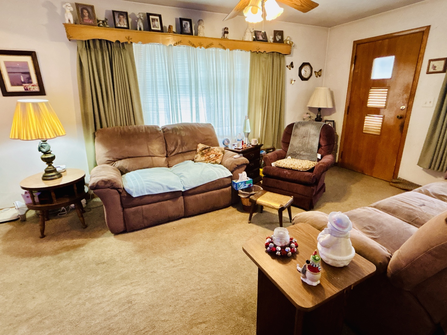 1001 Marcy Street Ottawa, IL 61350 - Photo 5 of 18 a living room with furniture and wooden floor