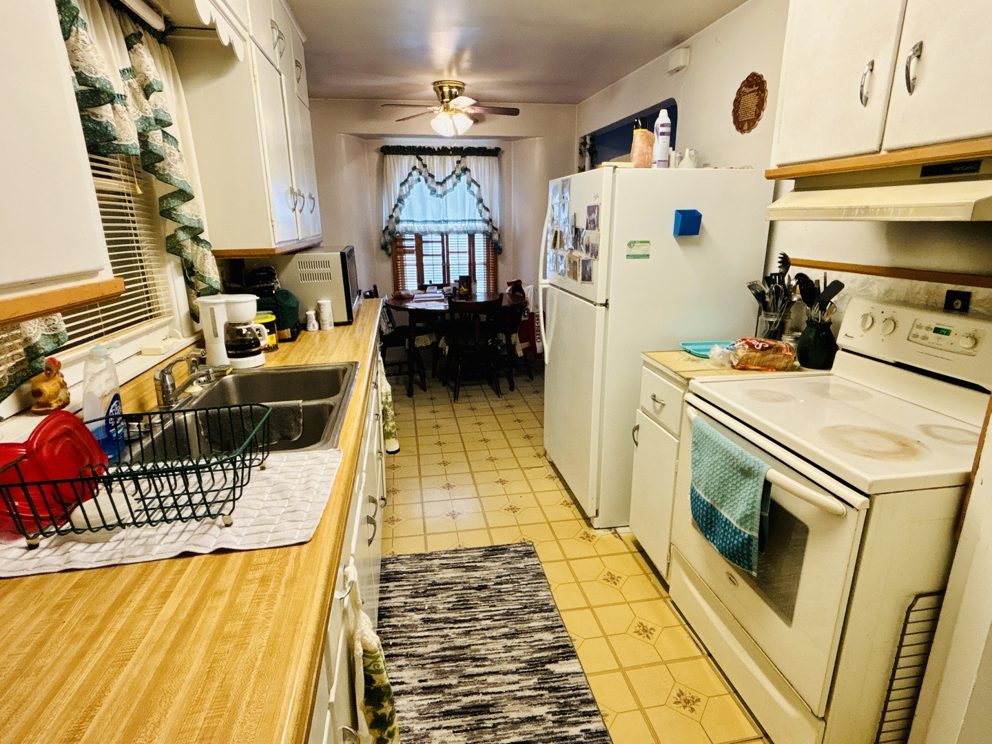 1001 Marcy Street Ottawa, IL 61350 - Photo 8 of 18 a utility room with dryer and washer