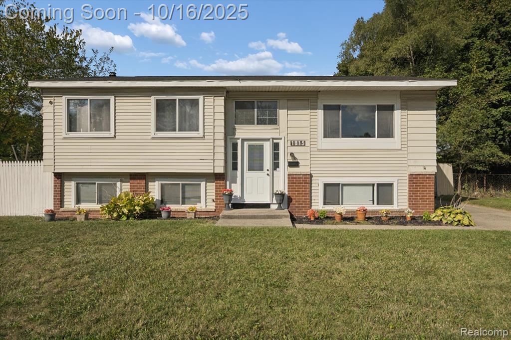 1815 Heather Ridge Ypsilanti, MI 48198 - Photo 3 of 43 Gallery Image 3