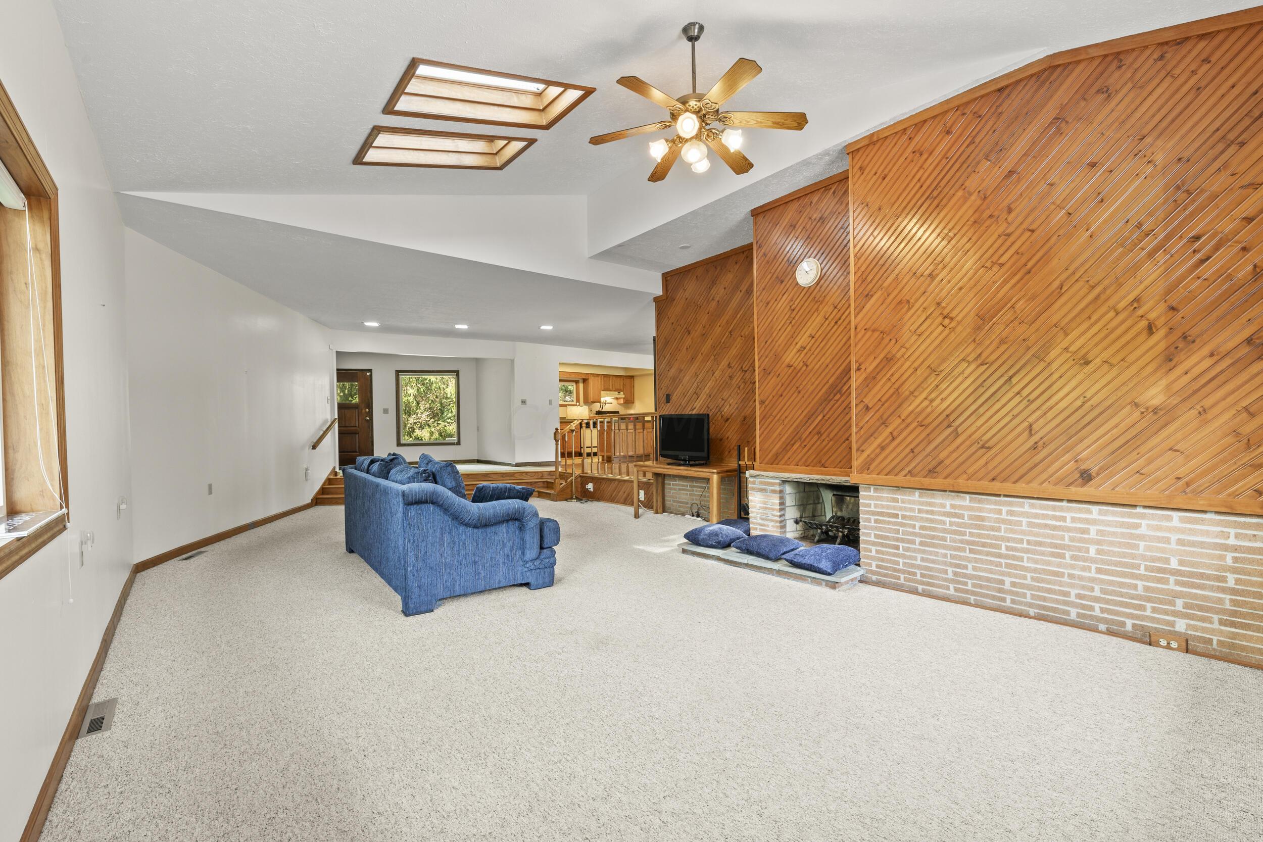 4605 Summit Road Southwest Pataskala, OH 43062 - Photo 7 of 44 40_living room 01