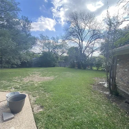a view of a backyard with green space