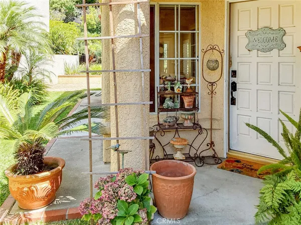 a view of entryway with furniture