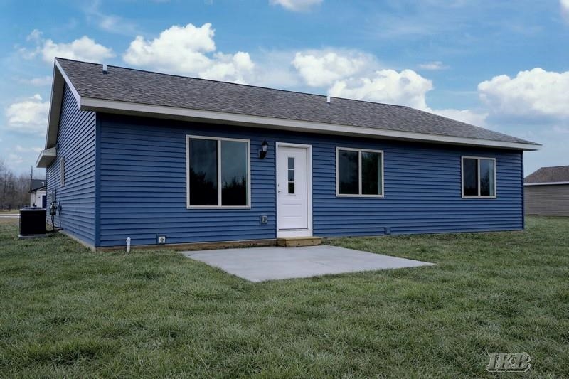 1009 Pheasant Run, Unit 20 Gladwin, MI 48624 - Photo 4 of 28