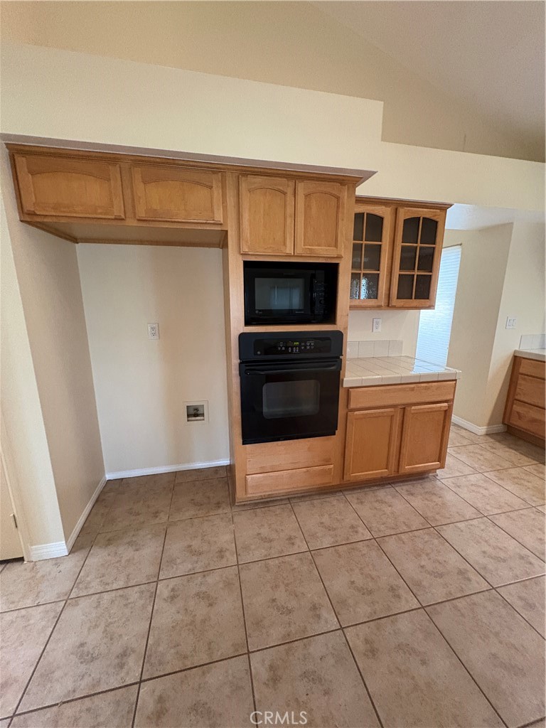 7149 Rockspring Lane Highland, CA 92346 - Photo 6 of 29 Oven and microwave veiw