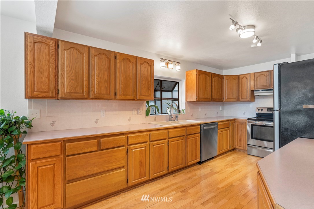 13031 Military Road Southeast Rainier, WA 98576 - Photo 5 of 22 Gallery Image 5