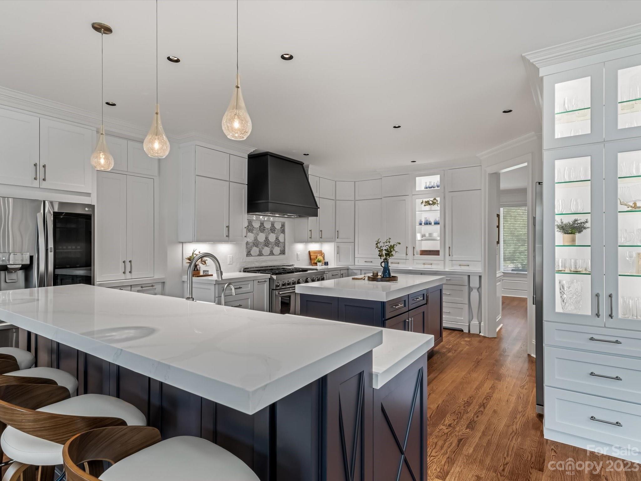 18916 Riverwind Lane Davidson, NC 28036 - Photo 5 of 25 a large kitchen with a table and chairs