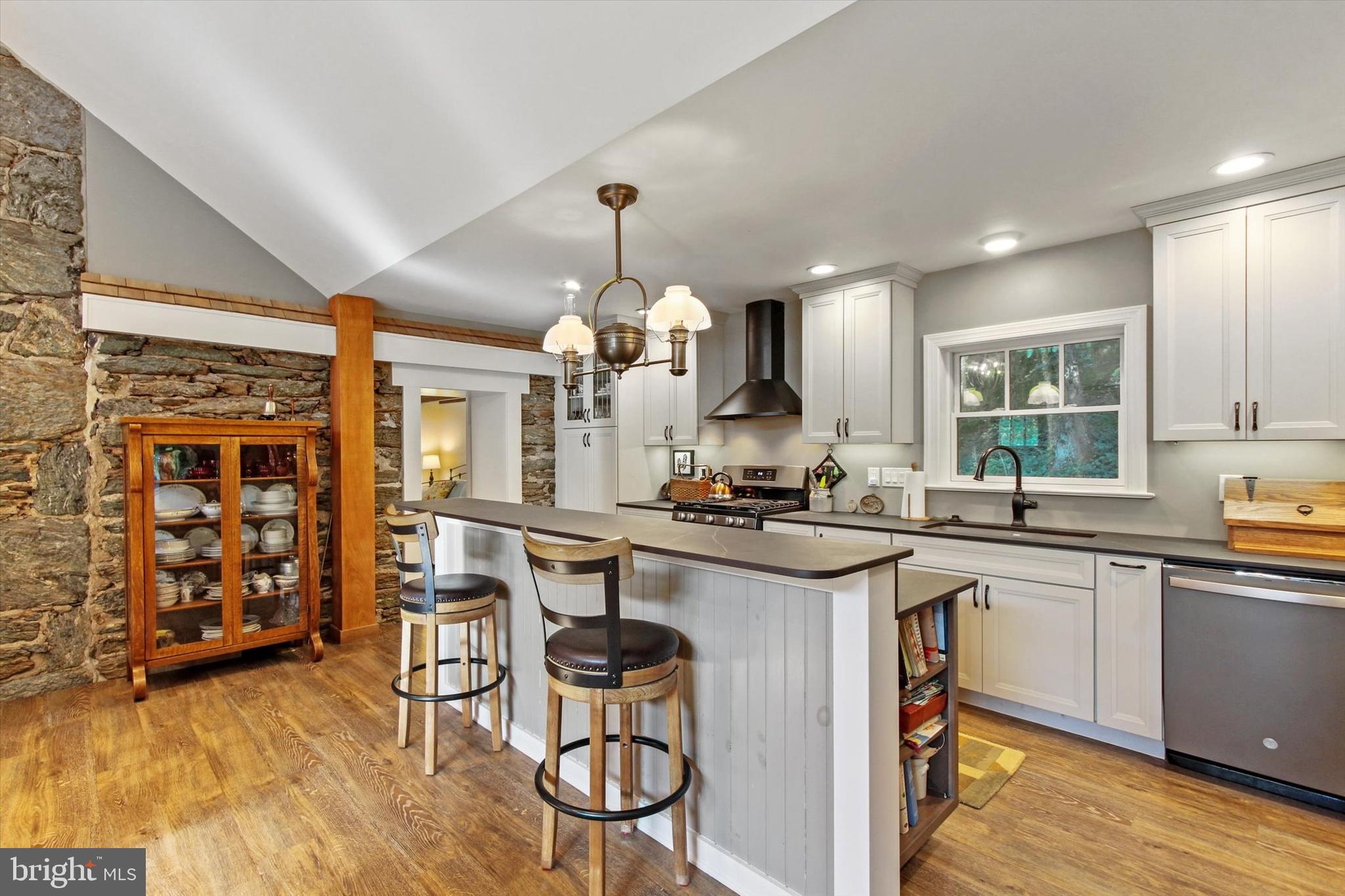 Island with seating, soft close cabinets