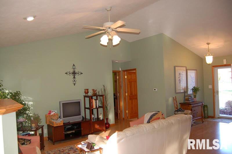 4815 Andrew Road Marion, IL 62959 - Photo 8 of 14 Gallery Image 8