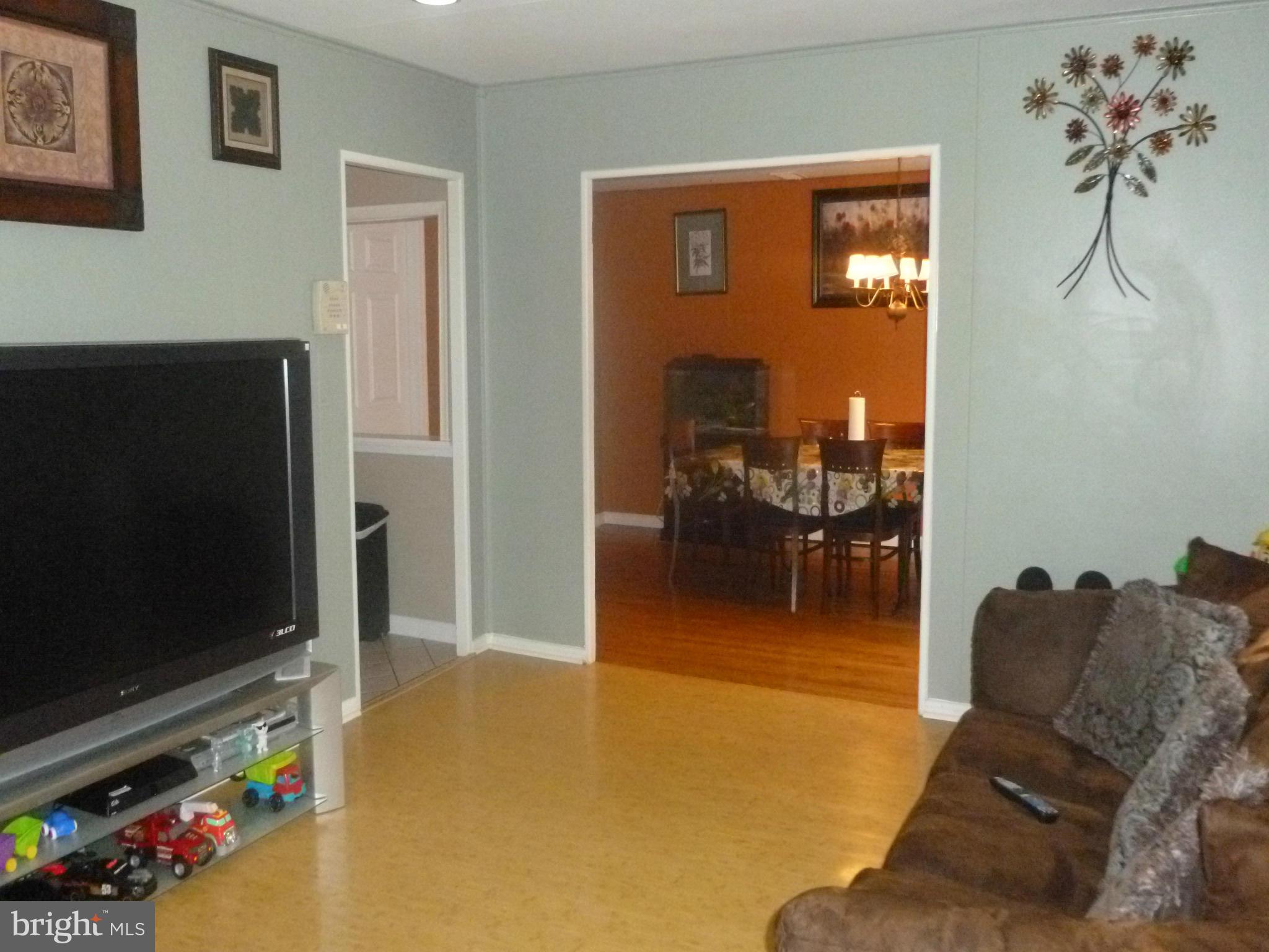10405 Julep Avenue Silver Spring, MD 20902 - Photo 6 of 26 Living Room