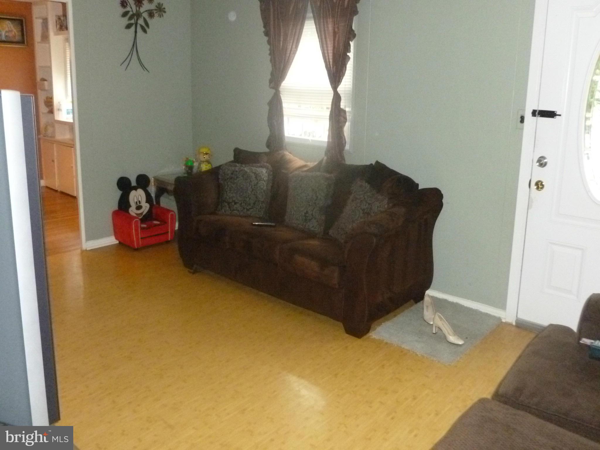 10405 Julep Avenue Silver Spring, MD 20902 - Photo 7 of 26 Living Room