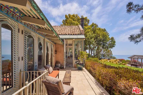 $28,500,000 | 28980 Cliffside Drive, Malibu, CA 90265