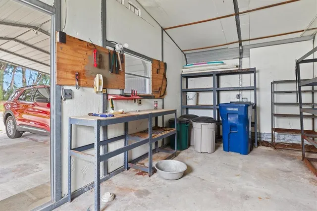 a view of a backyard