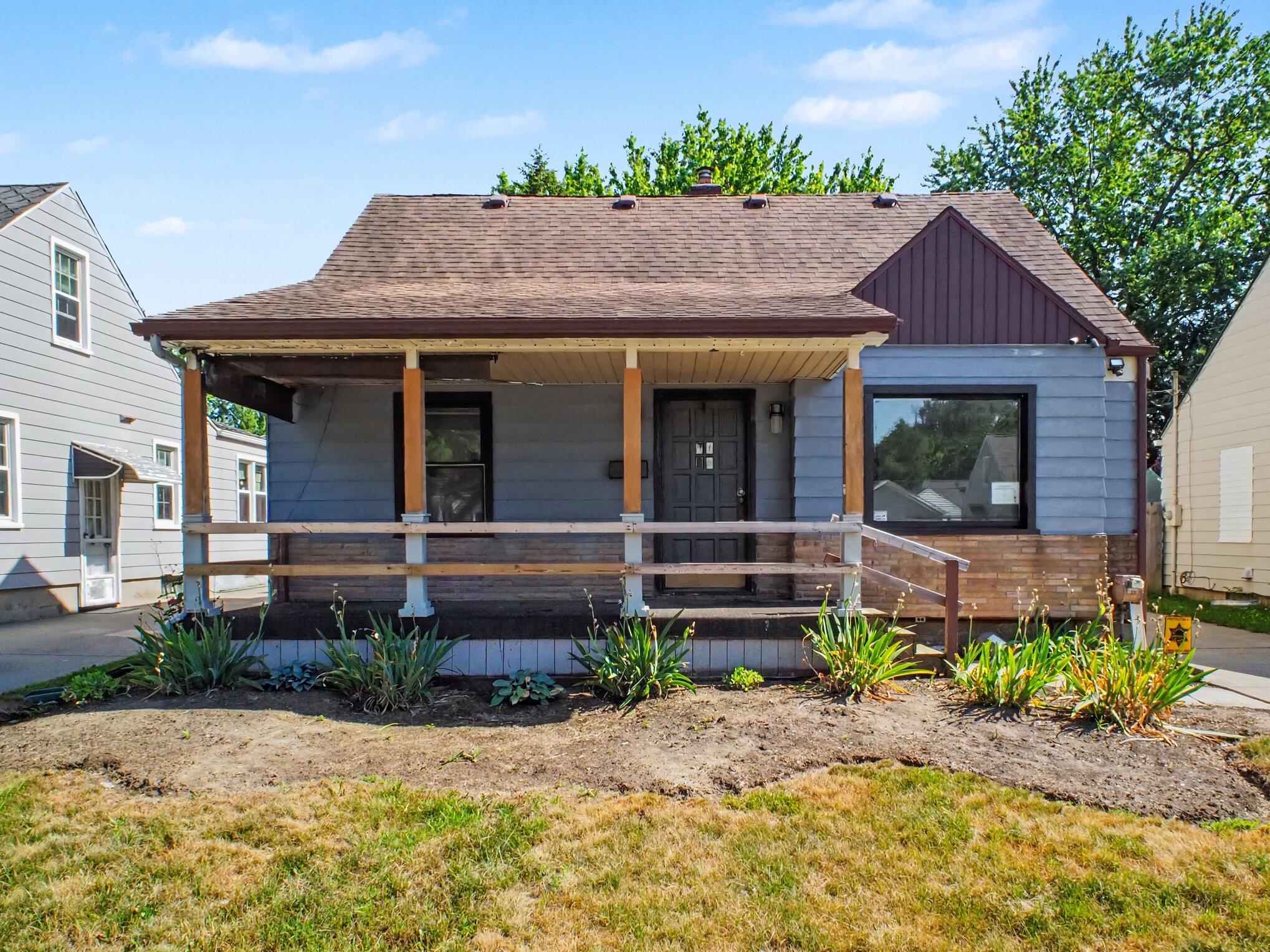 623 Clinton Street Flint, MI 48507 - Photo 4 of 17 003_file_1530