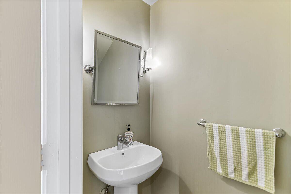 495 Chestnut Street, Unit 16 Ashland, OR 97520 - Photo 24 of 28 16-16