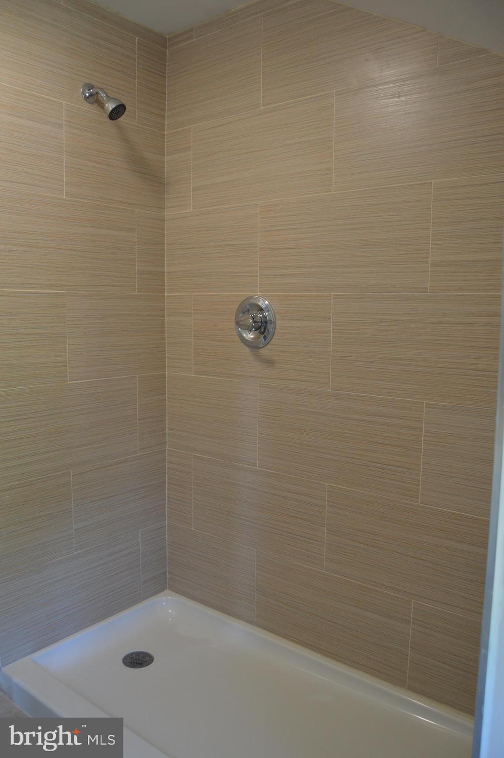 17 Goldengate Road Levittown, PA 19057 - Photo 25 of 40 2nd floor bathroom