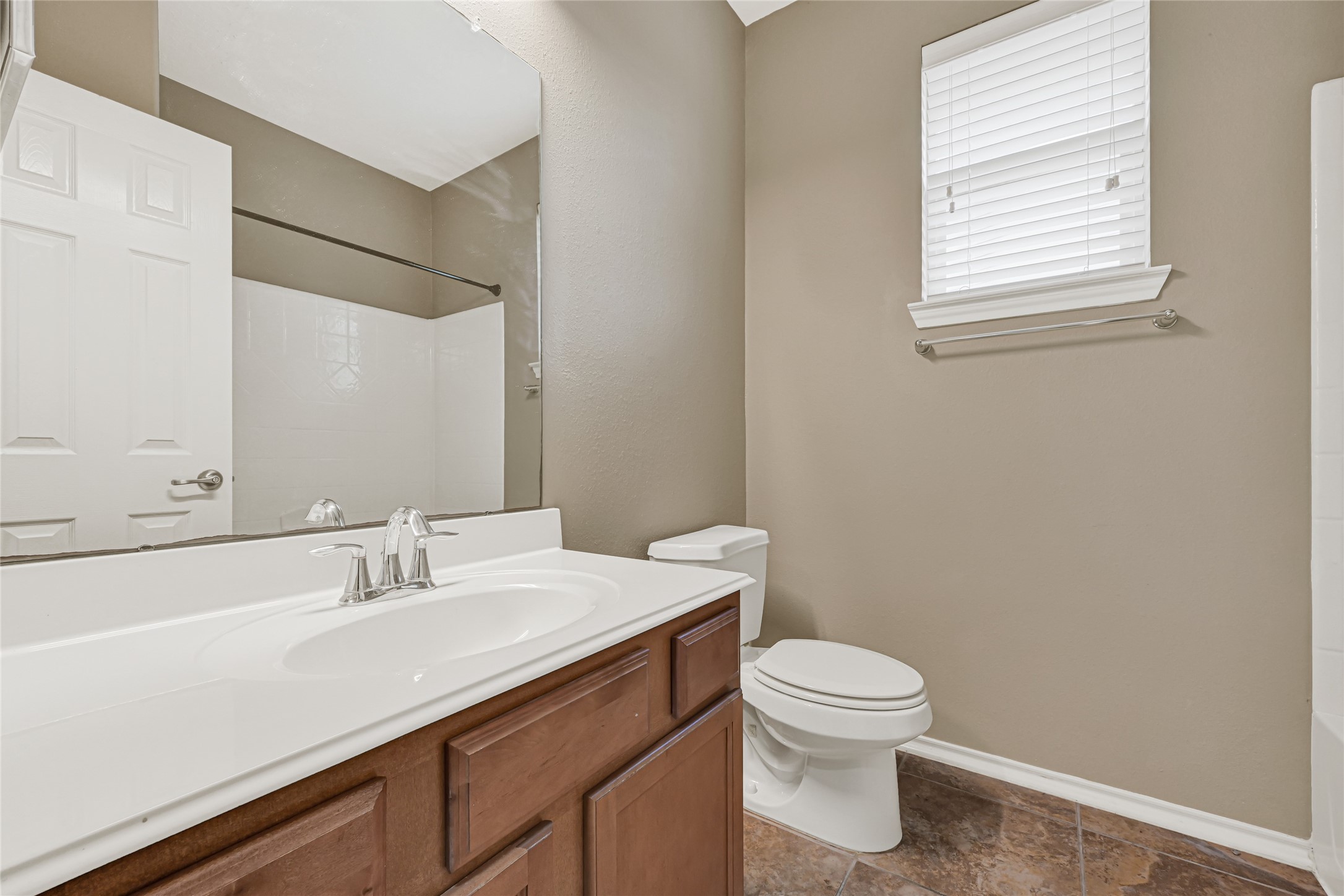 13610 Summer Spring Lane Rosharon, TX 77583 - Photo 22 of 25 Secondary Bathroom
