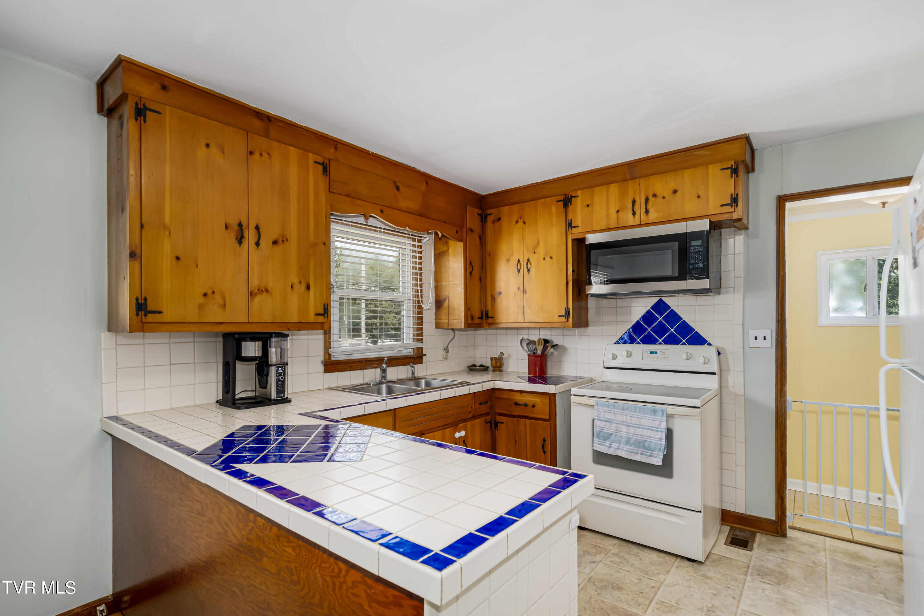 228 Gray Station Road Gray, TN 37615 - Photo 11 of 44 228 Gray Station Rd (28 of 47)