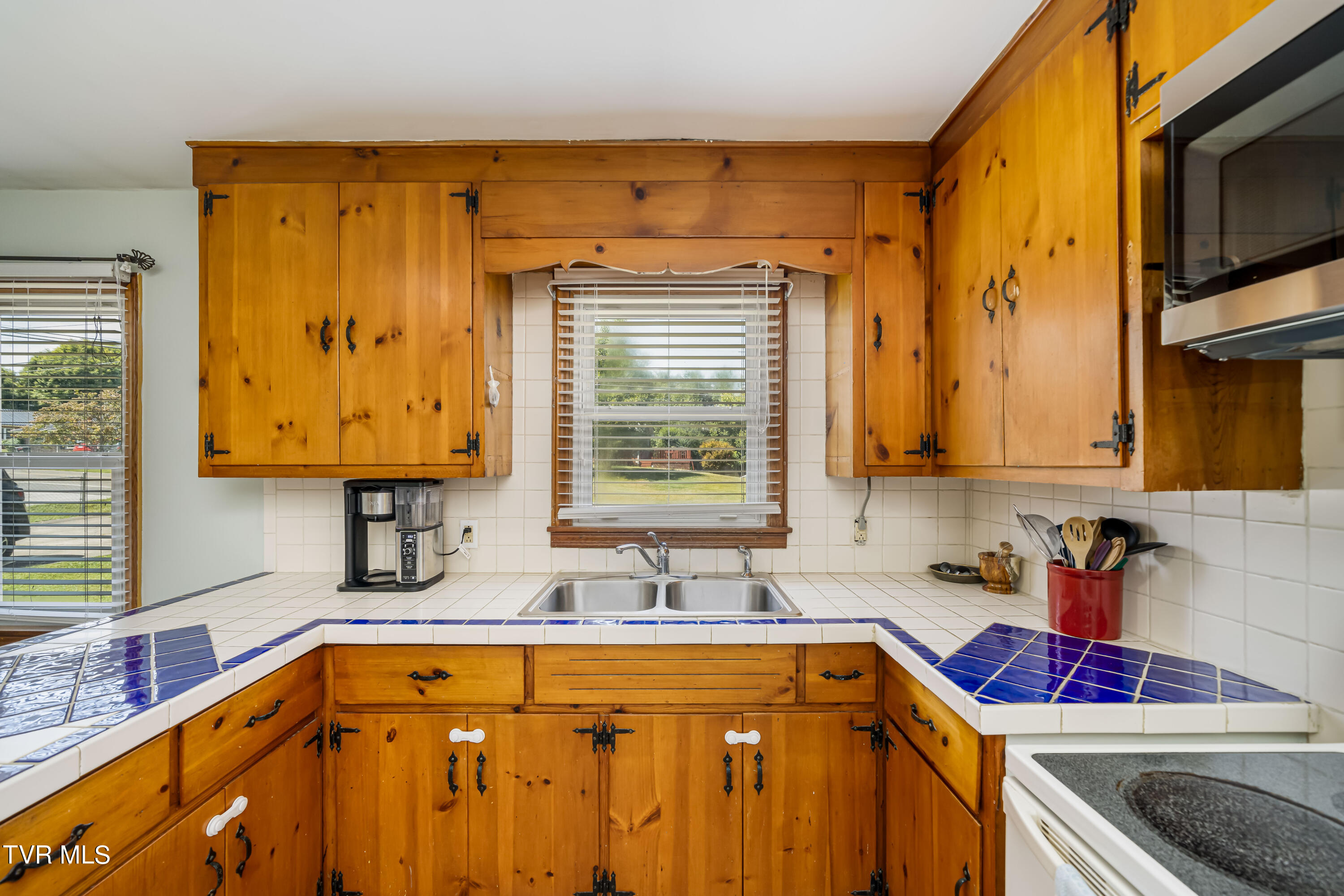 228 Gray Station Road Gray, TN 37615 - Photo 12 of 44 228 Gray Station Rd (29 of 47)