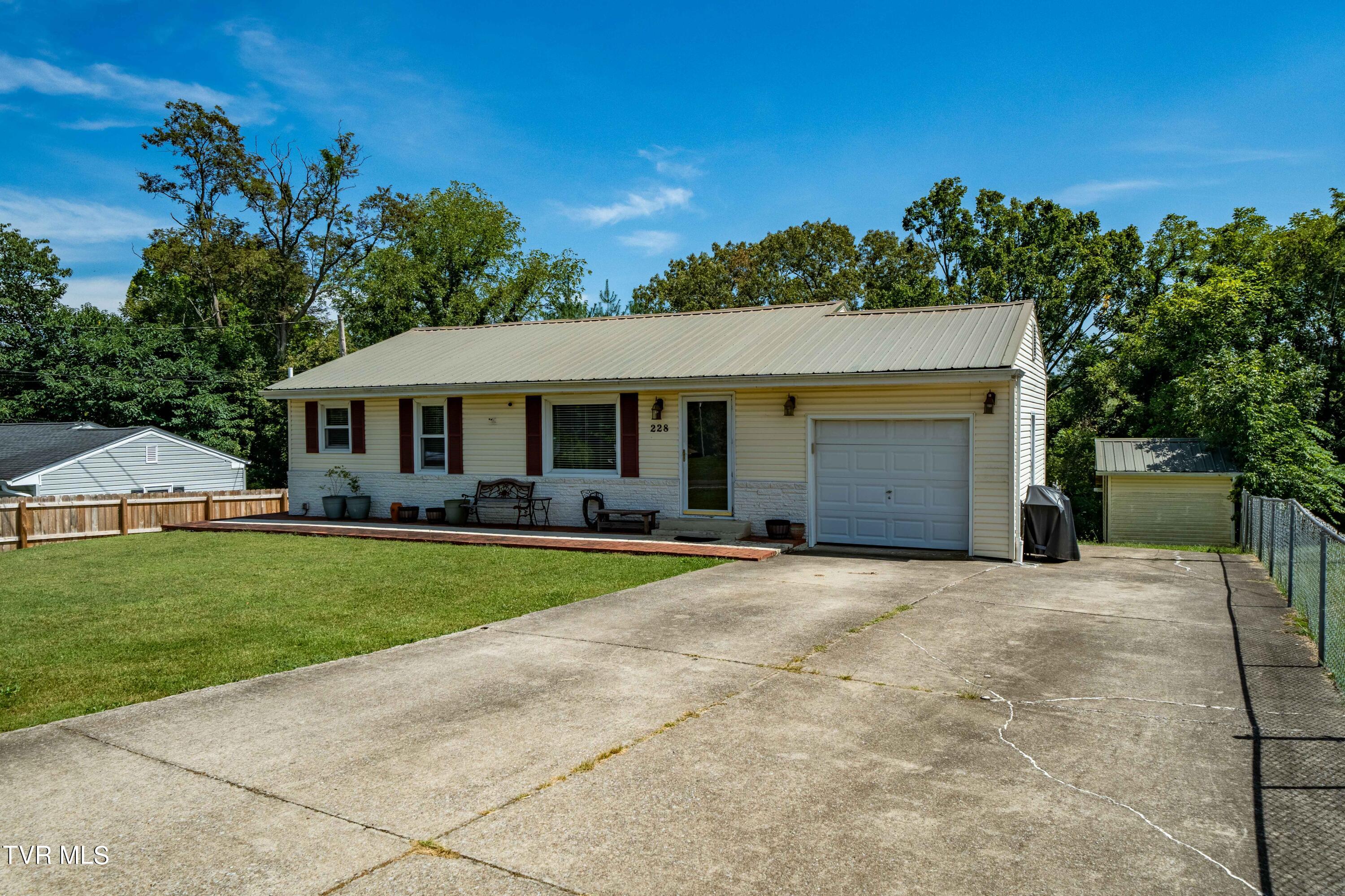 228 Gray Station Road Gray, TN 37615 - Photo 3 of 44 228 Gray Station Rd (3 of 47)