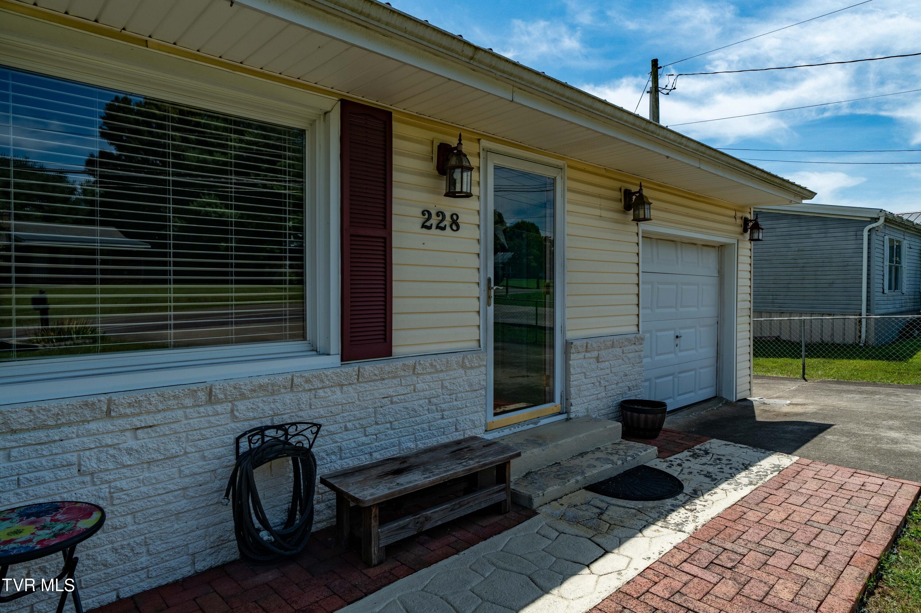 228 Gray Station Road Gray, TN 37615 - Photo 6 of 44 228 Gray Station Rd (7 of 47)