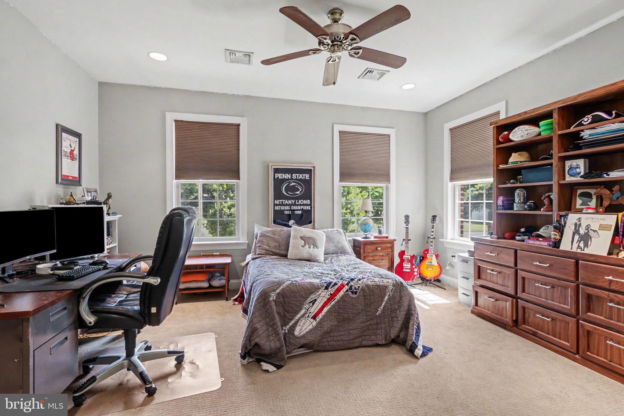 1080 Swatara Road Hershey, PA 17033 - Photo 33 of 59 a bedroom with a workspace