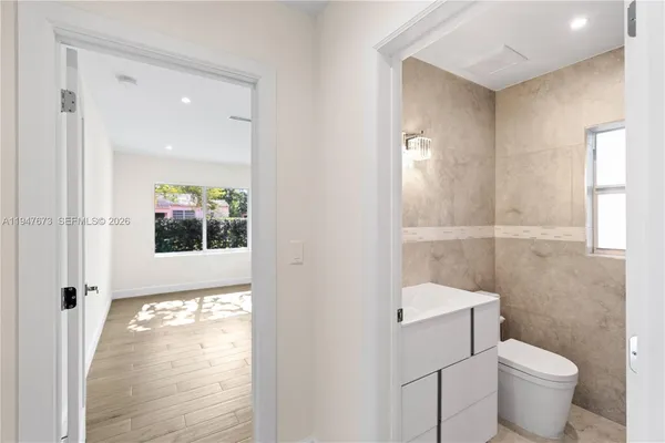 $7,000 | 251 Northeast 44th Street, Unit 251, Miami, FL 33137