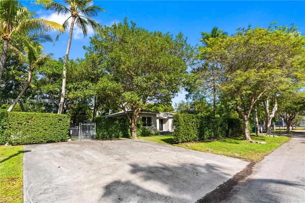 $7,000 | 251 Northeast 44th Street, Unit 251, Miami, FL 33137