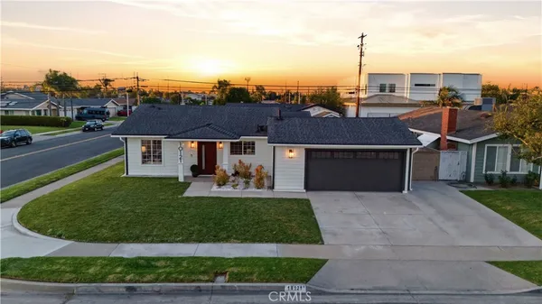 $1,599,900 | 10121 Kukui Drive, Huntington Beach, CA 92646