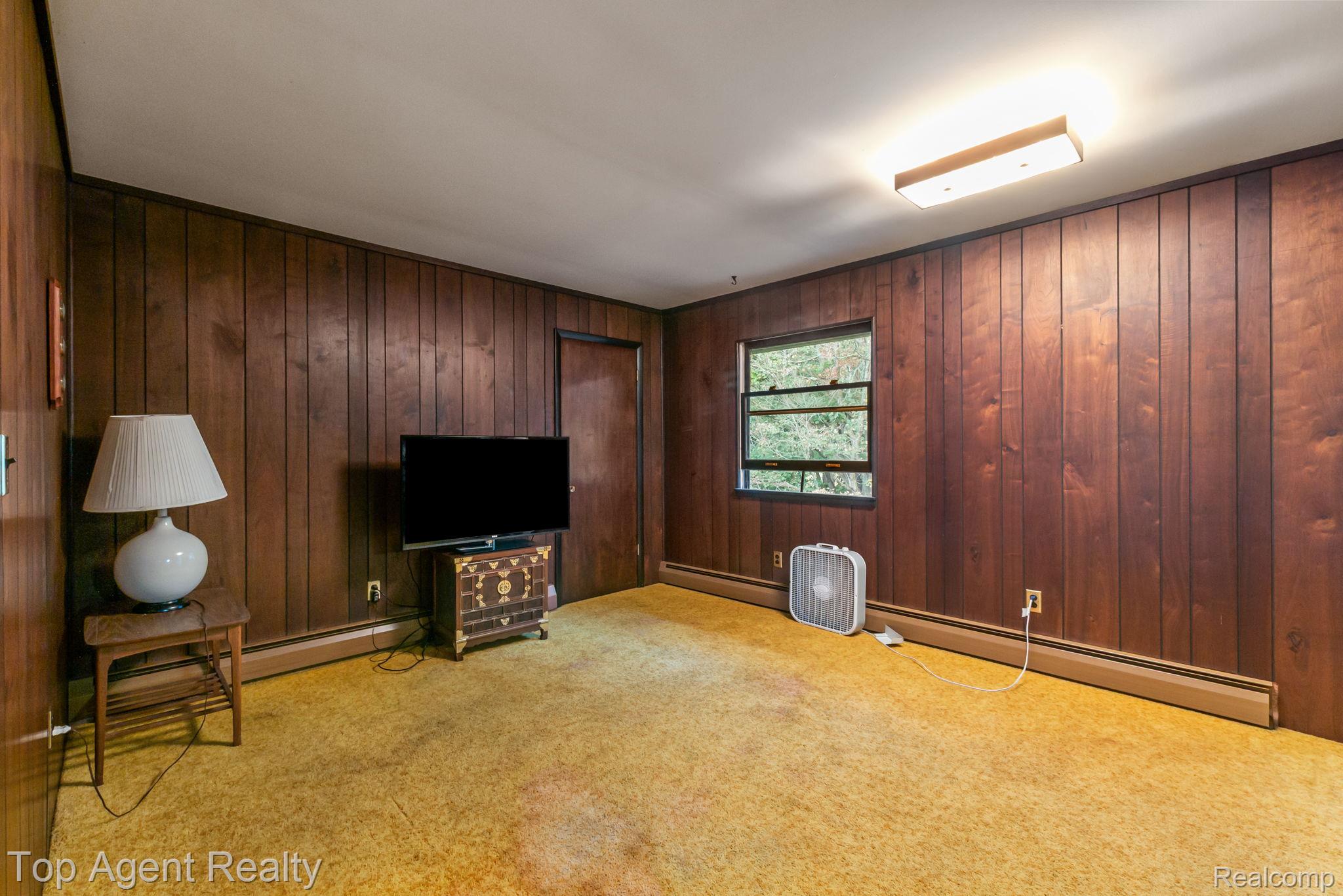 8269 Currie Road Northville, MI 48168 - Photo 20 of 80 20-web-or-mls-P3790250.jpg