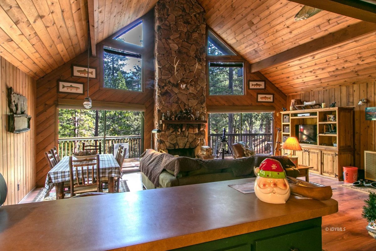 52641 4s02 Idyllwild, CA 92549 - Photo 11 of 36 a outdoor space with lots of water fountain