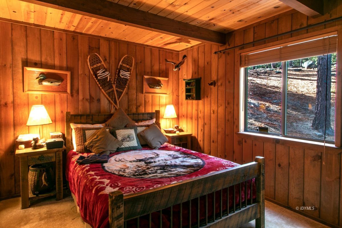 52641 4s02 Idyllwild, CA 92549 - Photo 12 of 36 a bed sitting in a bedroom next to a window