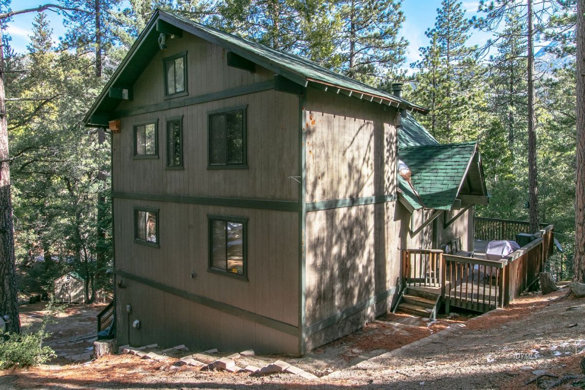 52641 4s02 Idyllwild, CA 92549 - Photo 32 of 36 a front view of a house with garden