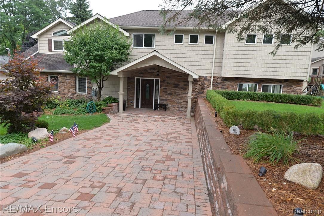 3523 Mann Road Clarkston, MI 48346 - Photo 7 of 86 3523 Mann Rd Waterford (1).JPG