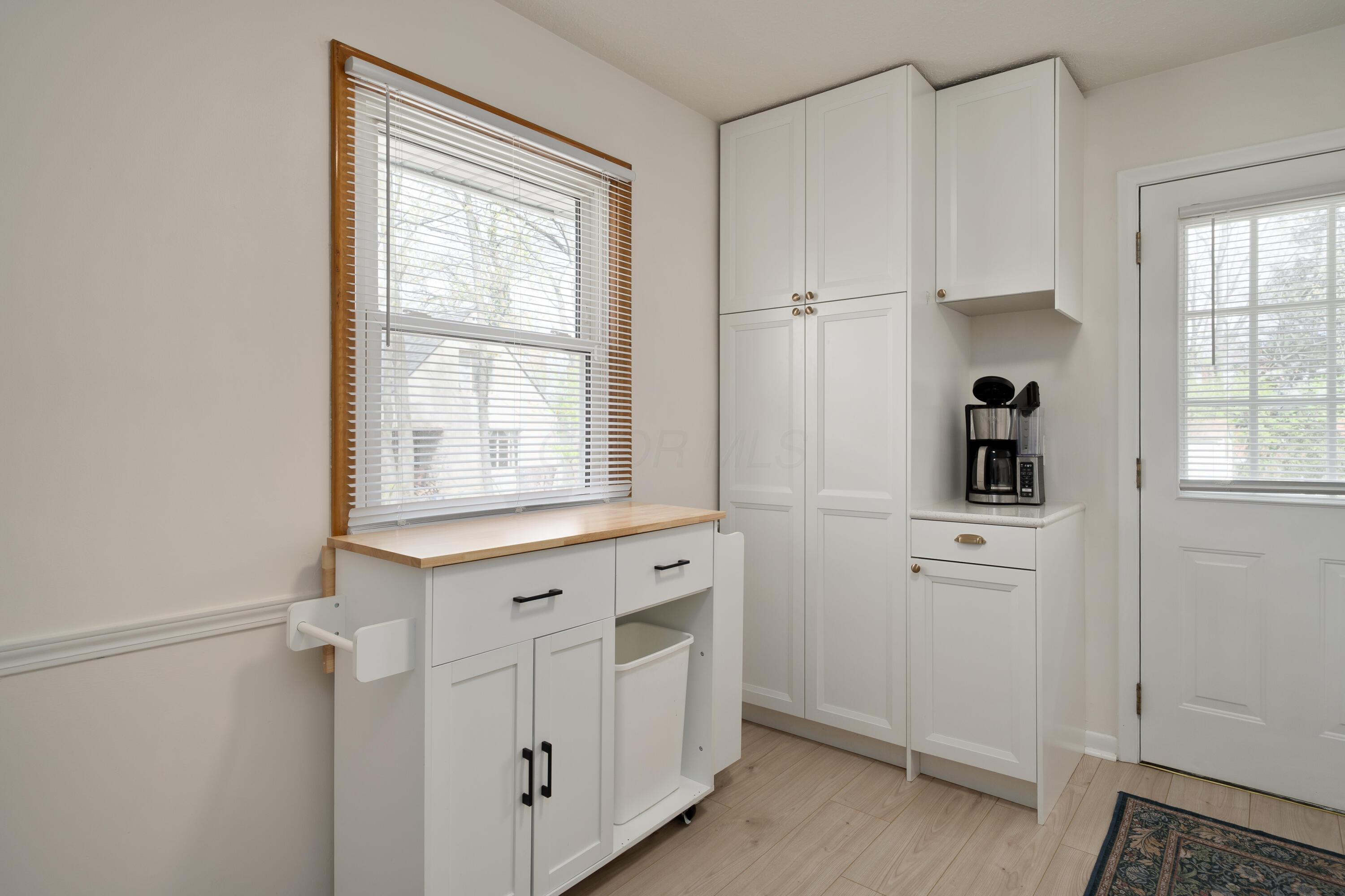 114 Chase Road Columbus, OH 43214 - Photo 11 of 35 Kitchen with Eat In Space