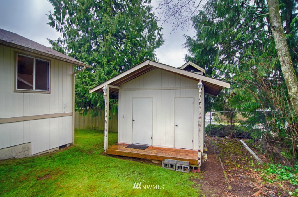 6231 Cady Road Everett, WA 98203 - Photo 2 of 13