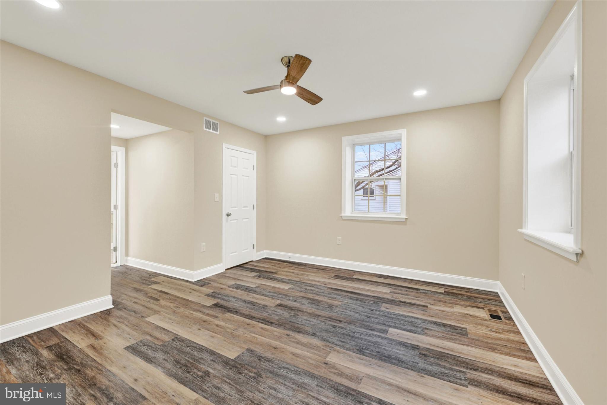 22 Cockeys Mill Road Reisterstown, MD 21136 - Photo 13 of 27 1st floor Master Suite with an ensuite bathroom.