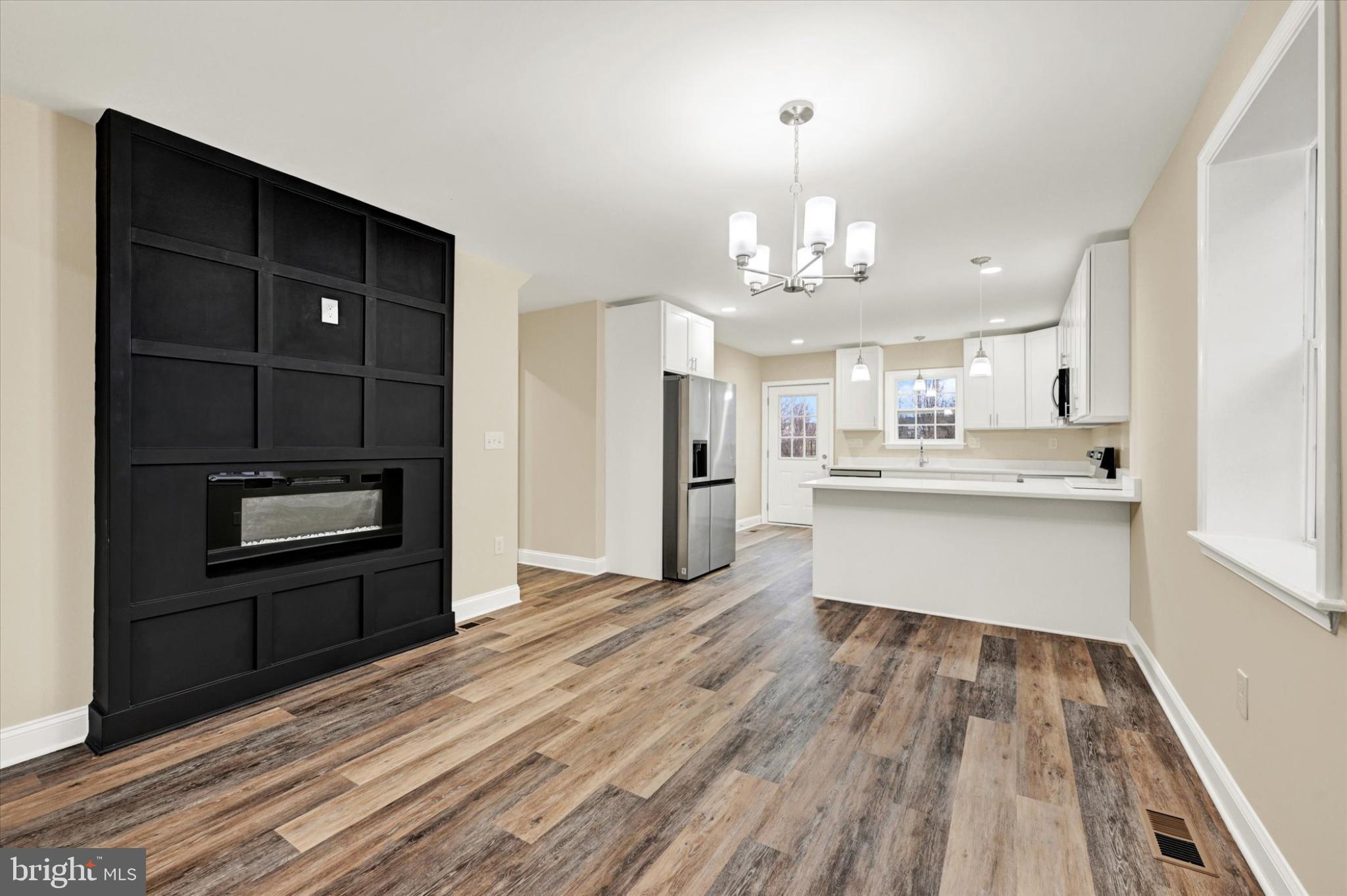 22 Cockeys Mill Road Reisterstown, MD 21136 - Photo 7 of 27 Modern kitchen with stylish accents.