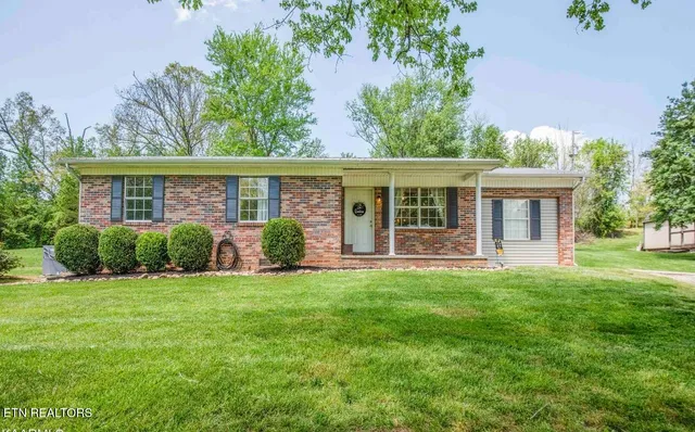 $379,000 | 995 Spring Creek Road, Dandridge, TN 37725