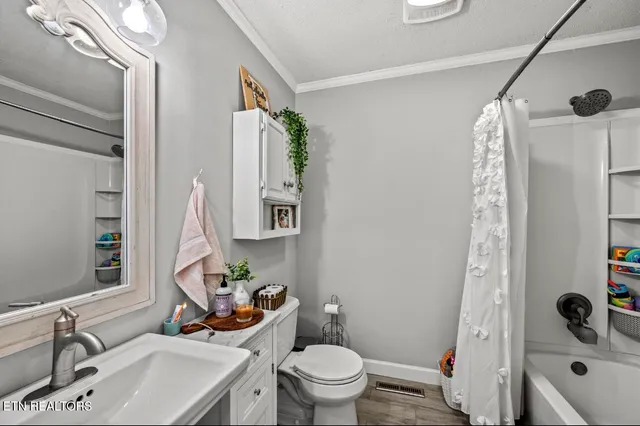 $379,000 | 995 Spring Creek Road, Dandridge, TN 37725