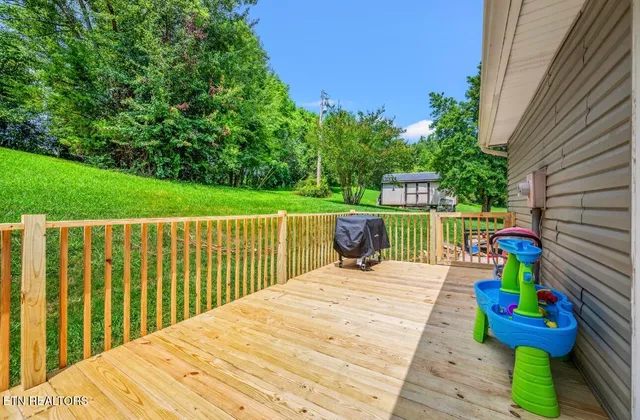 $379,000 | 995 Spring Creek Road, Dandridge, TN 37725