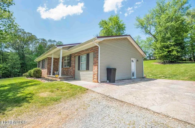 $379,000 | 995 Spring Creek Road, Dandridge, TN 37725