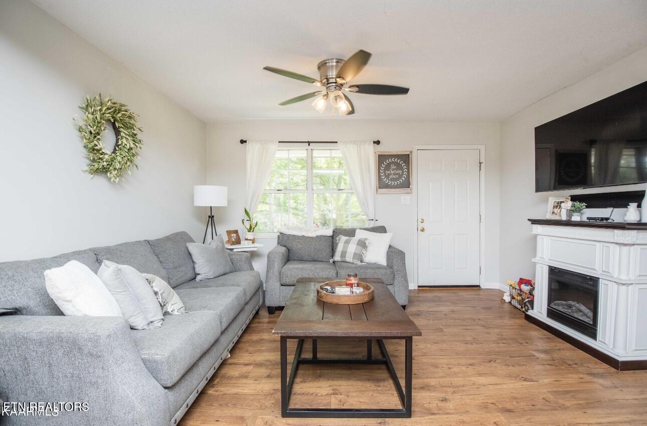 995 Spring Creek Road Dandridge, TN 37725 - Photo 5 of 33 6