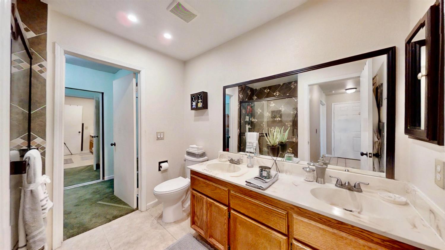 5161 Thomasino Way Antelope, CA 95843 - Photo 20 of 41 a spacious bathroom with a double vanity sink toilet mirror and bathtub