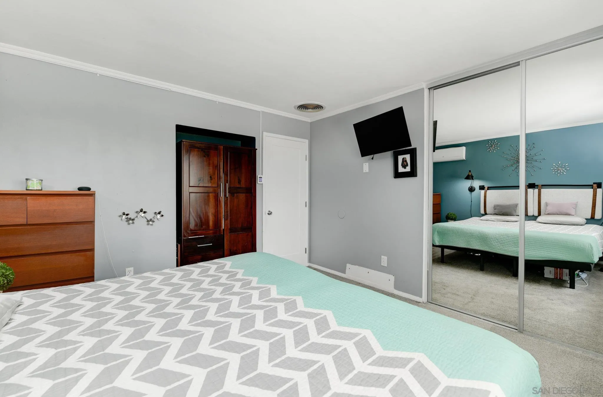 437 Ridgeway Court Spring Valley, CA 91977 - Photo 11 of 26