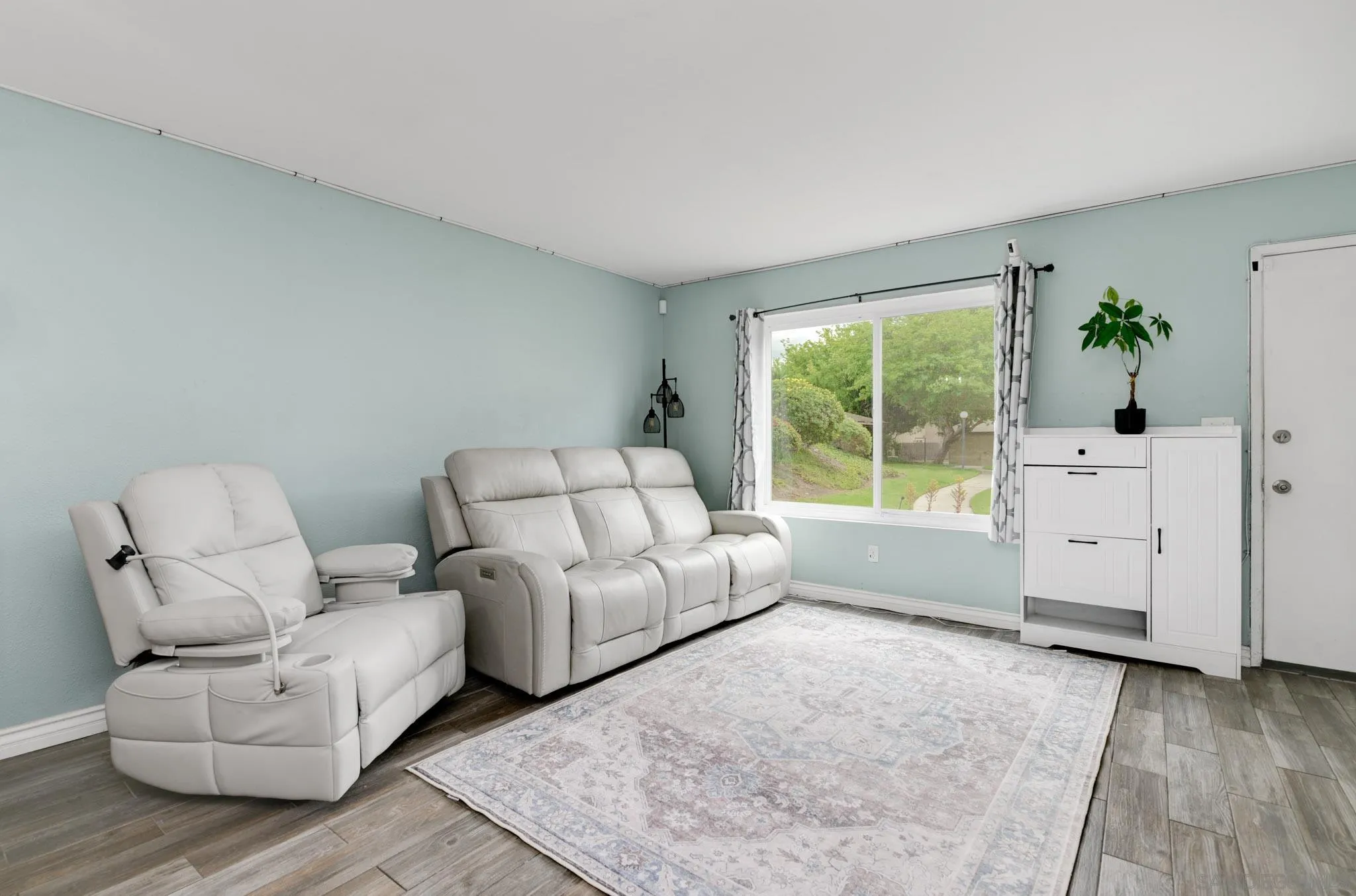 437 Ridgeway Court Spring Valley, CA 91977 - Photo 4 of 26