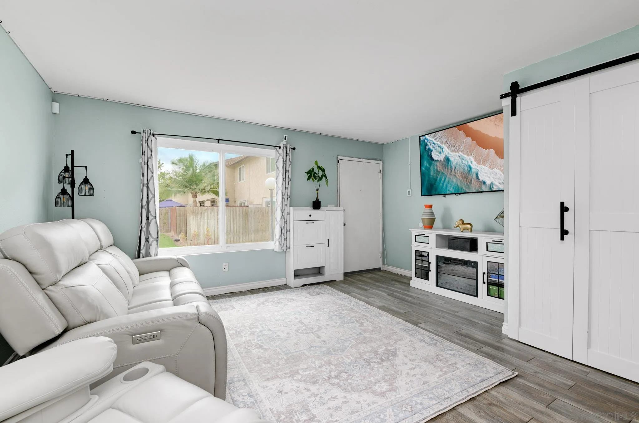 437 Ridgeway Court Spring Valley, CA 91977 - Photo 5 of 26