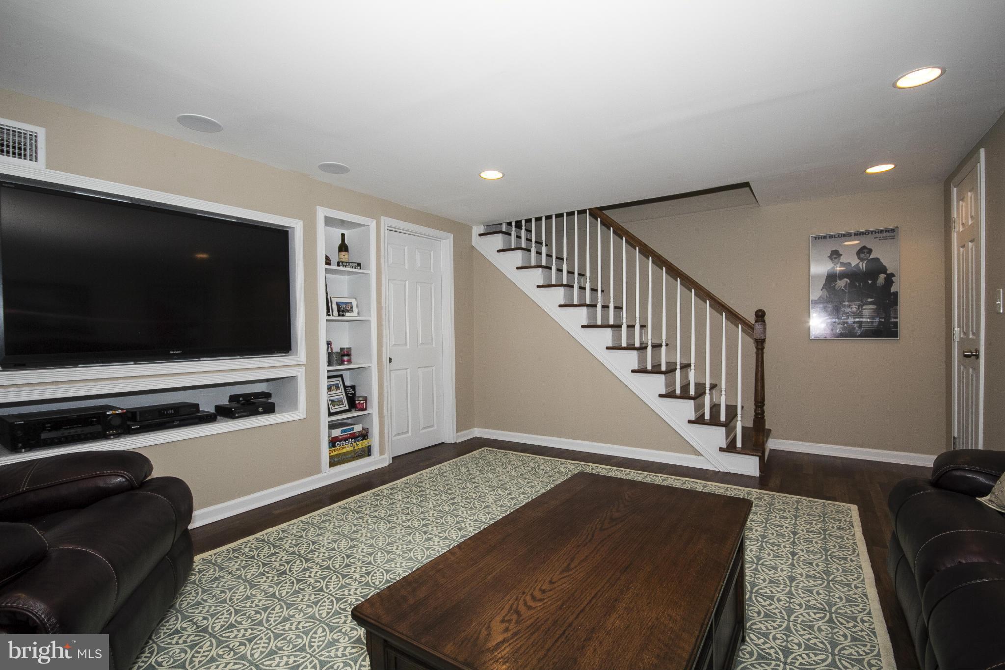 7033 Heathfield Road Baltimore, MD 21212 - Photo 14 of 24 Fun family room
