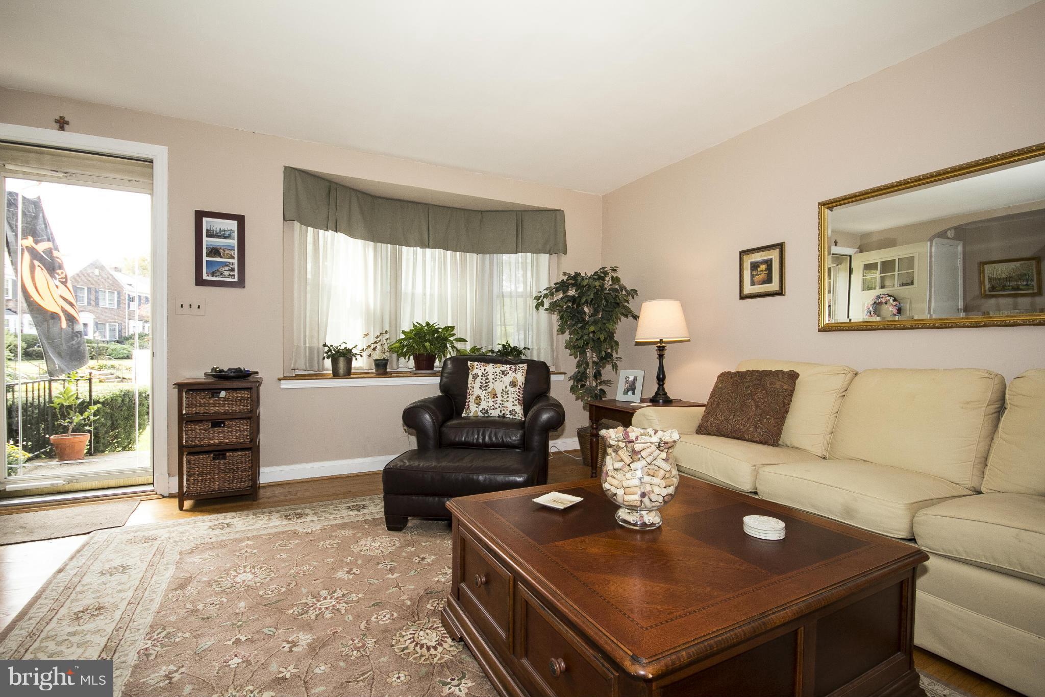 7033 Heathfield Road Baltimore, MD 21212 - Photo 4 of 24 Light filled living room