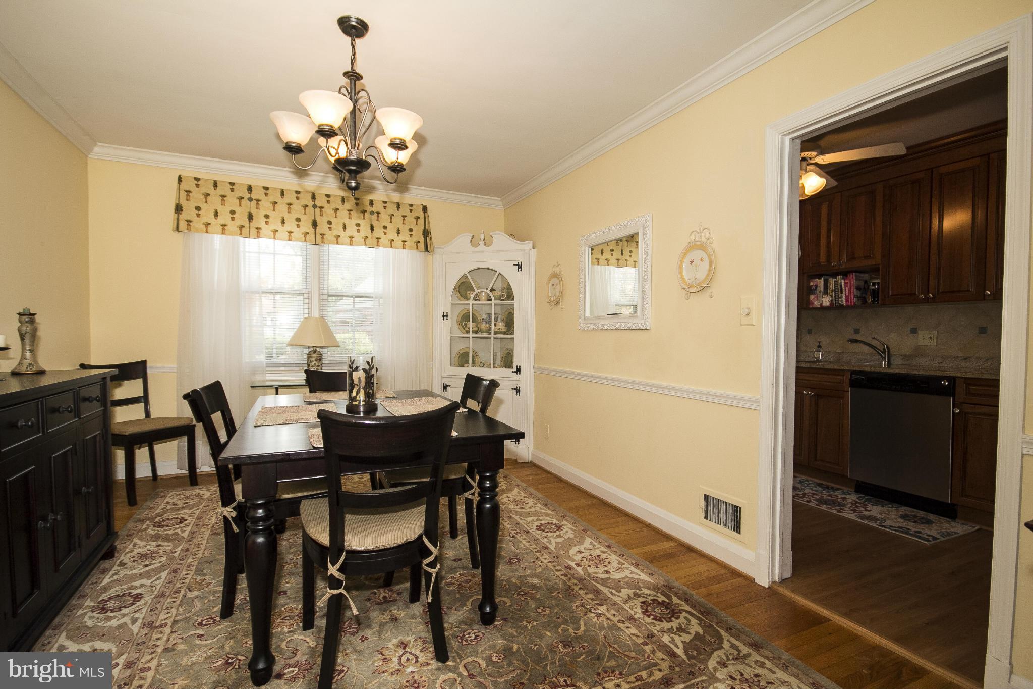 7033 Heathfield Road Baltimore, MD 21212 - Photo 8 of 24 Dining Room