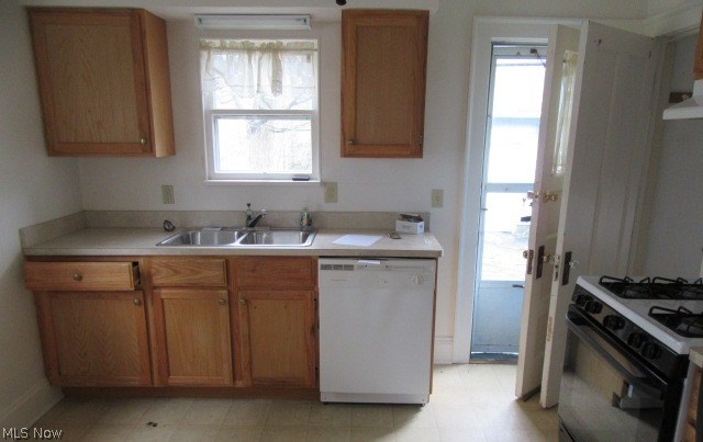 1602 Wood Road Cleveland, OH 44121 - Photo 9 of 13 kitchen